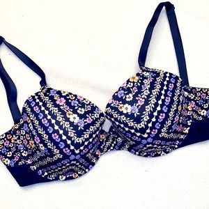 Victoria’s Secret Everwhere t-shirt lightly Bra